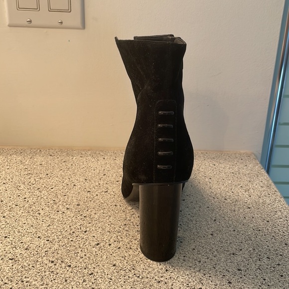 Kendall + Kylie notched suede booties in black - Picture 4 of 6